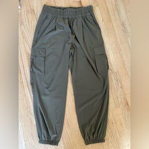 Vuori Villa Green Cargo Pants / Medium / Green